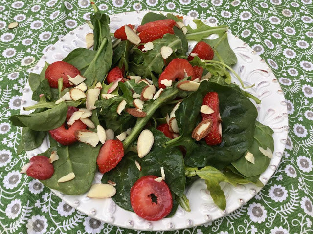 Arulgula, Spinach, and Strawberry Salad